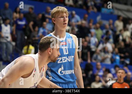 Sankt Petersburg, Russland. Mai 2025. Egor Ryzhov (10) von Zenit in Aktion während des VTB United League Basketballspiels, Playoffs, Finals, 2 Spiele, zwischen Zenit Sankt Petersburg und CSKA Moskau in der „Kck Arena“. Endpunktzahl: Zenit 86:70 CSKA. Quelle: SOPA Images Limited/Alamy Live News Stockfoto