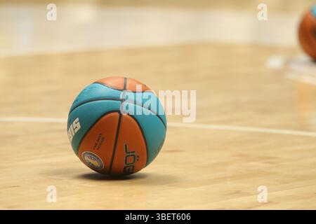 Sankt Petersburg, Russland. Mai 2025. Ball, der während des VTB United League Basketballspiels, der Playoffs, des Finals, des 2 Spiels zwischen Zenit St. Petersburg und CSKA Moskau in der „Kck Arena“ zu sehen war. Endpunktzahl: Zenit 86:70 CSKA. (Foto: Maksim Konstantinov/SOPA Images/SIPA USA) Credit: SIPA USA/Alamy Live News Stockfoto