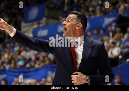 Sankt Petersburg, Russland. Mai 2025. Andreas Pistiolis, Head Coach der CSKA, der während des VTB United League Basketballspiels, der Playoffs, des Finals, des 2 Spiels zwischen Zenit St. Petersburg und CSKA Moskau in der „Kck Arena“ zu sehen war. Endpunktzahl: Zenit 86:70 CSKA. (Foto: Maksim Konstantinov/SOPA Images/SIPA USA) Credit: SIPA USA/Alamy Live News Stockfoto
