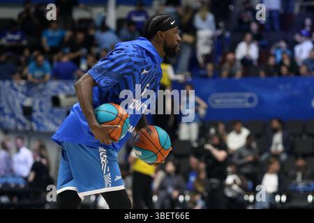 Sankt Petersburg, Russland. Mai 2025. Okaro White (5) von Zenit in Aktion während des VTB United League Basketballspiels, der Playoffs, des Finals, des 2 Spiels, zwischen Zenit St. Petersburg und CSKA Moskau in der „Kck Arena“. Endpunktzahl: Zenit 86:70 CSKA. (Foto: Maksim Konstantinov/SOPA Images/SIPA USA) Credit: SIPA USA/Alamy Live News Stockfoto