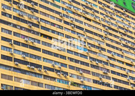 Fassade des People's Park Complex, ein Hochhaus mit Geschäfts- und Wohnturm in Chinatown, Singapur Stockfoto