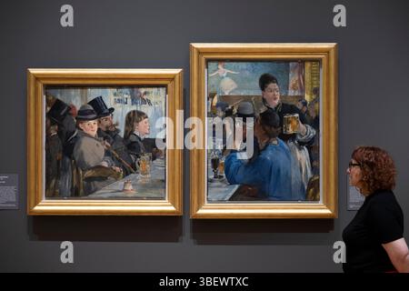 The National Gallery, London, Großbritannien. 30. Mai 2025. National Gallery vereint Edouard Manet 1832–1883) Gemälde, die einst Teil einer großen Leinwand waren und 20 Jahre lang nicht zusammen gesehen wurden. Ecke eines Café-Konzerts (1878-80) wird wieder vereint mit dem Café (1878), verliehen von der Oskar Reinhart Collection „am Römerholz“ in Winterthur, Schweiz. Seit der erfolgreichen Ausstellung in der Sammlung „am Römerholz“ von Oskar Reinhart im Jahr 2005 wurden die Gemälde außergewöhnlich in maßgefertigten Rahmen umgerahmt, die die Kanten der Leinwände zeigen. Quelle: Malcolm Park/Alamy Live News Stockfoto