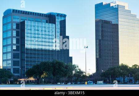 Houston, Texas, USA 01-24-2020: HealthHelp und CityNorth 5 Gebäude der Skyline von Greenspoint. Stockfoto