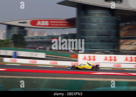 11 DI GRASSI Lucas (BH), Lola Yamaha ABT Formula E Team, Lola-Yamaha T001, Action, während des Shanghai ePrix, 10. Und 11. Runde der ABB FIA Formel E Weltmeisterschaft 2024-25, auf dem Shanghai International Circuit vom 31. Mai bis 1. Juni 2025 in Shanghai, China Stockfoto