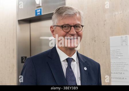 New York, Usa. Mai 2025. Jean-Pierre Lacroix, Untergeneralsekretär für Friedenseinsätze auf dem Gelände des UN-Hauptquartiers. (Foto: Lev Radin/Pacific Press) Credit: Pacific Press Media Production Corp./Alamy Live News Stockfoto