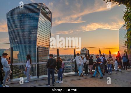 Blick vom Garden of 120 zum Walkie Talkie Building, London, England Stockfoto
