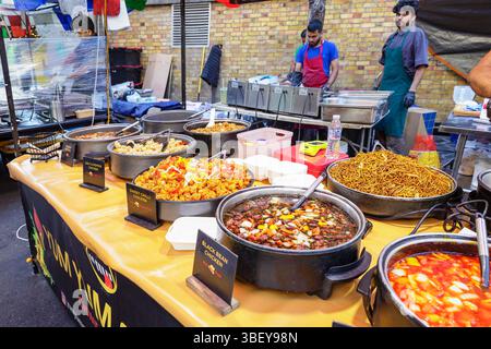 Imbissstand, Brick Lane Market, Brick Lane Market, East End, London, England, Stockfoto
