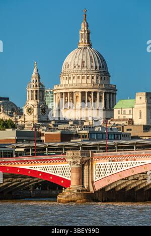 Black Friars Bridge und St Paul's Cathedral, London, England, Grovdz?britannien Stockfoto