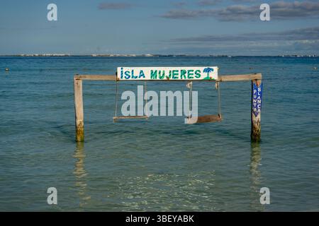 Blick auf den Karibischen Strand der Insel Isla Mujeres in der Nähe von Cancun, Quintana Roo, Mexiko Stockfoto