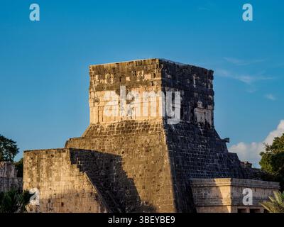 Tempel der Jaguare bei Sonnenuntergang, Chichen Itza, Yucatan State, Mexiko Stockfoto