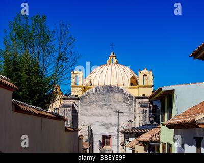 Blick auf die Kirche Santo Domingo de Guzman, San Cristobal de las Casas, Chiapas State, Mexiko Stockfoto