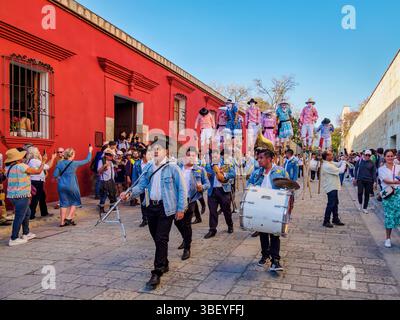 Karnevalsparade in der Mazedonio Alcala Street, Oaxaca de Juarez, Oaxaca State, Mexiko Stockfoto