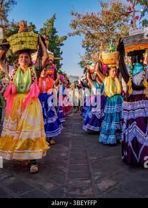 Karnevalsparade in der Mazedonio Alcala Street, Oaxaca de Juarez, Oaxaca State, Mexiko Stockfoto