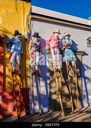 Leute auf Stelzen, Karnevalsparade in der Xolotl Street, Oaxaca de Juarez, Oaxaca State, Mexiko Stockfoto