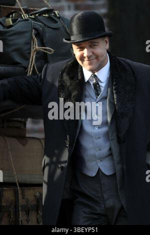 Russell Crowe am Set von „Winter's Tale“ in New York City – 4. Dezember 2012 Stockfoto