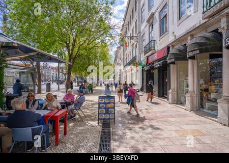 Blick auf Cafés und Restaurants in Praca do Rossio im Stadtzentrum von Lissabon, Lissabon, Portugal, Europa Stockfoto