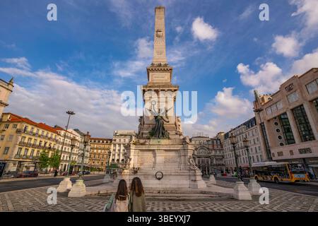 Blick auf Monument Restauradores in Praca dos Restauradores an einem sonnigen Tag, Lissabon, Portugal, Europa Stockfoto