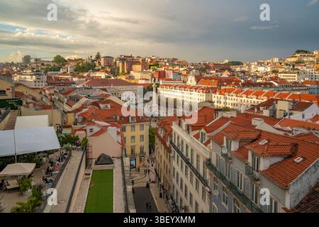 Blick auf die Stadt vom Archäologischen Museum Carmo während der goldenen Stunde, Lissabon, Portugal, Europa Stockfoto