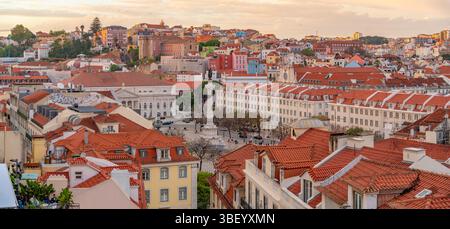 Blick auf die Stadt vom Archäologischen Museum Carmo während der goldenen Stunde, Lissabon, Portugal, Europa Stockfoto