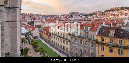 Blick auf die Stadt vom Archäologischen Museum Carmo bei Sonnenuntergang, Lissabon, Portugal, Europa Stockfoto