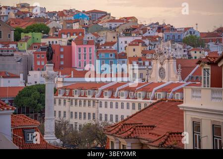 Blick auf die Stadt vom Archäologischen Museum Carmo bei Sonnenuntergang, Lissabon, Portugal, Europa Stockfoto