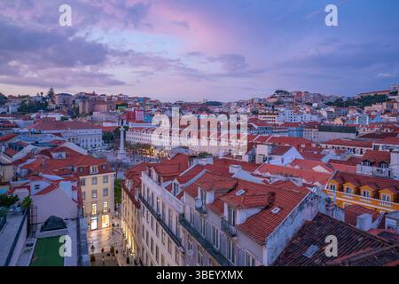 Blick auf die Stadt vom Archäologischen Museum Carmo bei Sonnenuntergang, Lissabon, Portugal, Europa Stockfoto