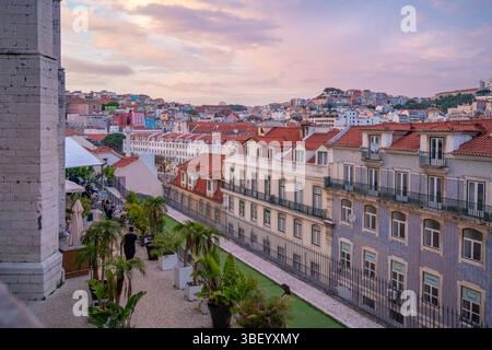 Blick auf die Stadt vom Archäologischen Museum Carmo bei Sonnenuntergang, Lissabon, Portugal, Europa Stockfoto