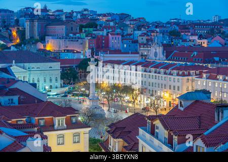 Blick auf die Stadt vom Archäologischen Museum Carmo in der Abenddämmerung, Lissabon, Portugal, Europa Stockfoto