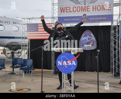 Chefingenieur von SpaceX Elon Musk feiert die sichere Rückkehr der NASA-Astronauten Robert Behnken und Douglas Hurley während einer Begrüßungszeremonie im Ellington Field - Foto von Robert Markowitz, NASA, 2. August 2020, Stockfoto