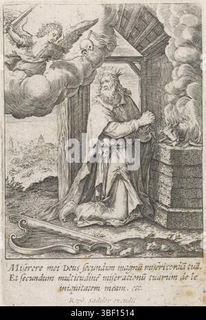 München, Bergia, Anna, München, Sadeler, Raphaël (II), Raphaël (I), Vos, Maerten de, Aegidius, David opfert Gott, hinten links - gestempelt, auf der Dreschdecke der Jebusiten Arauna, König David hat einen Altar gebaut. Er sitzt kniend vor dem Altar und opfert Ochsen in der Hoffnung, eine Seuche zu stoppen, die das Land heimsucht. Über ihm fliegt der Todesengel, der die Pest verursacht hat. Im Hintergrund ein glattes, mit Pestopfern besprenktes Blatt, Druck, Buchabbildung, Drucke, Höhe 85 mm, Breite 58 mm, Zuid-Nederlands, 1560, Printmaker, 1617 - 1617, Papier, Gravur, Gravur (Druckverfahren Stockfoto