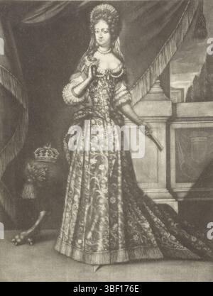 Amsterdam, Schenk, Pieter (I), Norel, Jan, Amsterdam, Porträt von Königin Maria II. Stuart, Maria II. Stuart, Königin von England und Schottland, mit einem gefalteten Ventilator in der linken Hand. Neben ihr die Krone. Am Rand ein Gedicht über die Meisterleistungen ihres Mannes, Stadholder-König Willem III., Druck, Höhe 247 mm, Breite 182 mm, Noord-Nederlands, 26. 12. 1660 1711, Druckerei, 1677. 1713, Papier, mezzotint, Gravur, Gravur (Druckverfahren), Nordholland, 2007-07-07 - 1635 1700-01-17, Autor, Publikation (Ereignis), Publikation, Herausgeber, Provider of Privilege Stockfoto