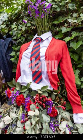 Schulpuppen während der Chelsea Flower Show Chelsea London UK Stockfoto