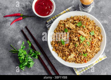 Asiatisches Huhn Gebratener Reis Von Oben Nach Unten Foto Stockfoto