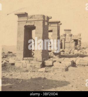 Assuan, Frith, Franziskus, der Tempel von Dabod - Nubien, Gesicht auf den Ruinen des Tempels von Debod in Assuan, Recto - gedruckt, Stereogramm, Stereopar, Seite, Fotos, fotografische illustrierte Bücher, LXIII, Höhe 74 mm, Breite 144 mm, Englisch, 1822 - 1898, Fotograf, 1857 - 1862, Fotopapier, Fotopapier, Albumindruck Stockfoto
