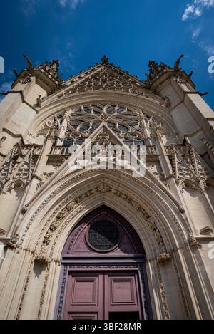 Westfront von Sainte-Chapelle de Vincennes, Château de Vincennes, Paris, Frankreich Stockfoto