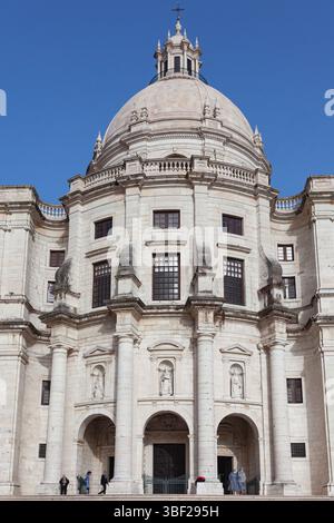 Das nationale Pantheon – oder die Kirche Santa Engrácia, befindet sich im historischen und malerischen Viertel Alfama, Lissabon, Portugal. Stockfoto