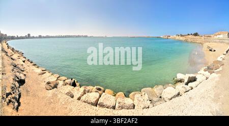 Zitadelle von Qaitbay Verteidigungsfestung aus dem 15. Jahrhundert an der Mittelmeerküste in Alexandria, Ägypten Stockfoto