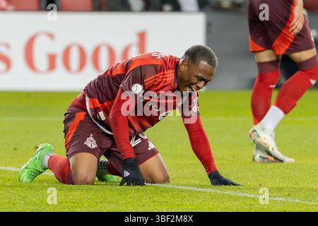 Toronto, Kanada. Mai 2025. Deybi Flores #20 des Toronto FC reagiert während des MLS-Spiels zwischen Toronto FC und Philadelphia Union im BMO Field. Endpunktzahl Philadelphia Union 2-1 Toronto FC. Am 28. Mai 2025 in Toronto, Kanada. (Foto: Leonardo Ramirez/Eyepix Group/SIPA USA) Credit: SIPA USA/Alamy Live News Stockfoto