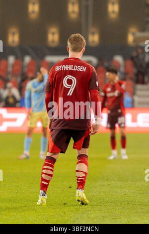 Toronto, Kanada. Mai 2025. Ola Brynhildsen #9 des Toronto FC läuft während des MLS-Spiels zwischen Toronto FC und Philadelphia Union im BMO Field auf dem Feld. Endpunktzahl Philadelphia Union 2-1 Toronto FC. Am 28. Mai 2025 in Toronto, Kanada. (Foto: Leonardo Ramirez/Eyepix Group/SIPA USA) Credit: SIPA USA/Alamy Live News Stockfoto