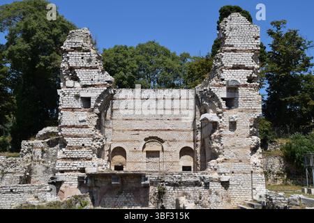 Nizza, Frankreich, 2018: Ruinen der antiken römischen Bäder in Cimiez. Quelle: Vuk Valcic/Alamy Stockfoto