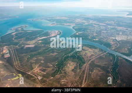 Darwin Australia – 10. Mai 2025; Luftaufnahmen von Darwin verlassen Darwin und fliegen südwestlich entlang der Küste Stockfoto