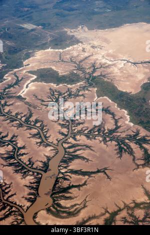 Darwin Australia – 10. Mai 2025; Luftaufnahmen von Darwin, um entlang der Küste nach Südwesten zu fliegen und auf Flussuhren zu blicken Stockfoto