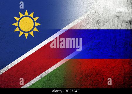 Nationalflagge der Russischen Föderation mit der Republik Namibia Nationalflagge. Grungen Hintergrund Stockfoto