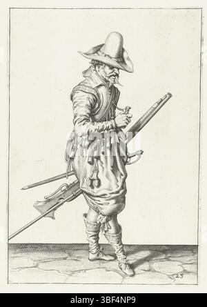 Gheyn, Jacob de (II), Niederlande, Baudous, Robert de, Gheyn, Wapendakhe van Roers Musquetten und de Spiessen, Soldat mit einer Muskete, die ein Schießpulver öffnet, Ein Soldat, zu seinen Füßen, rechts, mit einer Muskete (eine Art Kanone), mit der linken Hand nach oben gerichtet. In seiner linken Hand neben der Muskete auch eine Furkete (Muskettengabel). Mit seiner rechten Hand öffnet er einen der Schießpulverfreunde zu seinem bandelier. Dieser Druck ist Teil der Serie von 43 nummerierten Drucken von Musketieren aus der Weaponhandelhe., Druck, Höhe 264 mm, Breite 183 mm, 1565 - 1629-03-29, Druckerei, 1597 - 1607, fou Stockfoto