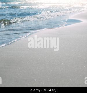 Sommer Strand und Meer Wellen Hintergrund. Defokussierten verschwommen Platz urlaub ferien Konzept Hintergrund für motivierende Zitate, Blogbeiträge, ihre Stockfoto