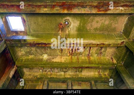 Die Überreste von Mulberry Harbour B (Port Winston) wurden am D-Day genutzt, um Truppen, Vorräte und Fahrzeuge in Arromanches-les-Bains (Calvados) in Frankreich zu bringen Stockfoto
