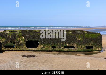Die Überreste von Mulberry Harbour B (Port Winston) wurden am D-Day genutzt, um Truppen, Vorräte und Fahrzeuge in Arromanches-les-Bains (Calvados) in Frankreich zu bringen Stockfoto