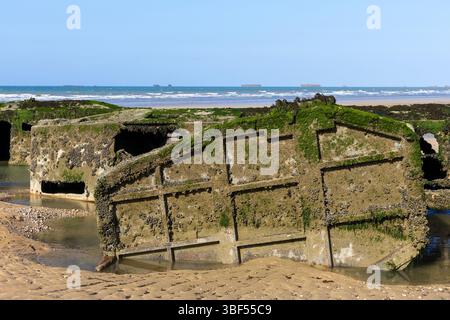 Die Überreste von Mulberry Harbour B (Port Winston) wurden am D-Day genutzt, um Truppen, Vorräte und Fahrzeuge in Arromanches-les-Bains (Calvados) in Frankreich zu bringen Stockfoto