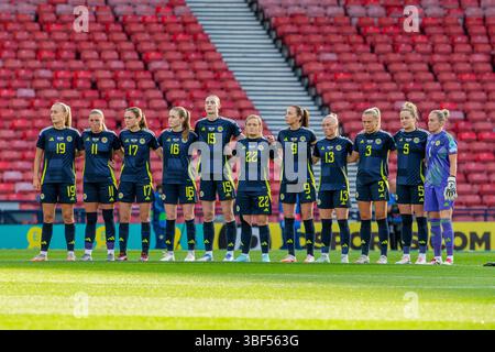 30. Mai 2025. Glasgow, Großbritannien. Schottland spielte Österreich bei der FIFA Frauen-Weltmeisterschaft 2027 League im schottischen Nationalstadion Hampden Park in Glasgow, Schottland. Die Endpunktzahl war Schottland 0:1 Österreich. Das schottische Team steht zu Beginn des Spiels an. Quelle: Findlay / Alamy Live News Stockfoto
