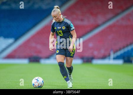 30. Mai 2025. Glasgow, Großbritannien. Schottland spielte Österreich bei der FIFA Frauen-Weltmeisterschaft 2027 League im schottischen Nationalstadion Hampden Park in Glasgow, Schottland. Die Endpunktzahl war Schottland 0:1 Österreich. Bild von Freye Gregory (S13) mit dem Ball. Quelle: Findlay / Alamy Live News Stockfoto